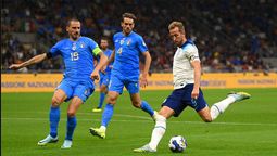 Por la Liga de las Naciones, Italia mandó al descenso a Inglaterra.
