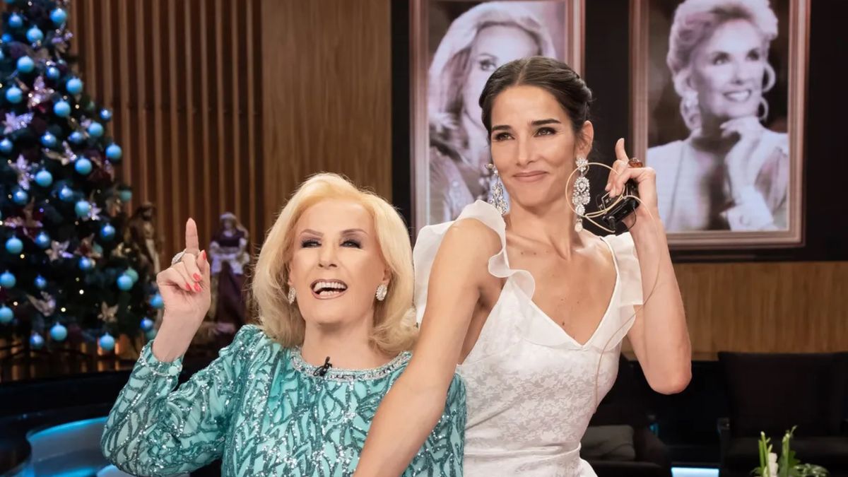Mirtha Legran junto a su nieta Juana Viale, quien retornará desde Madrid para acompañar a la estrella de la TV Mirtha Legran junto a su nieta Juana Viale, quien retornará desde Madrid para acompañar a la estrella de la TV