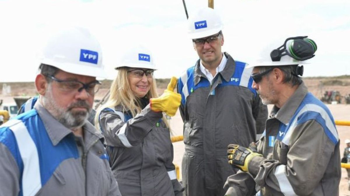 Karina Milei dio otra muestra de respaldo a Manuel Adorni, con quien visitó Vaca Muerta