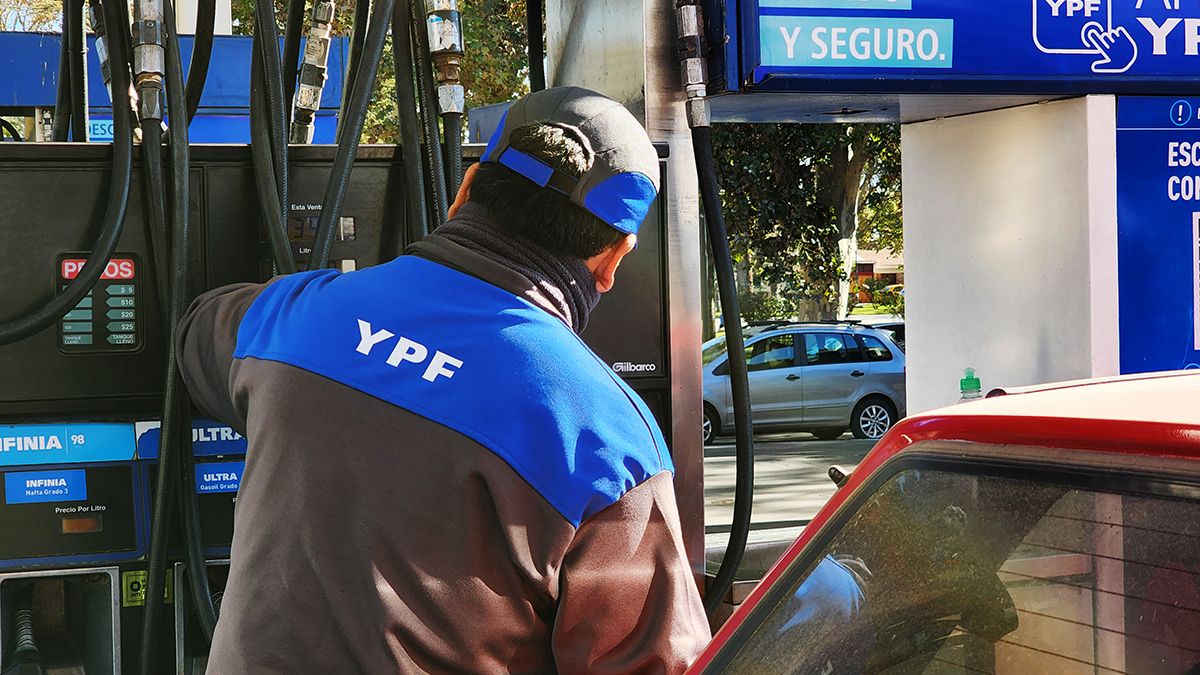Por ahora la empresa estatal YPF aún no informó sobre el aumento de los combustibles.