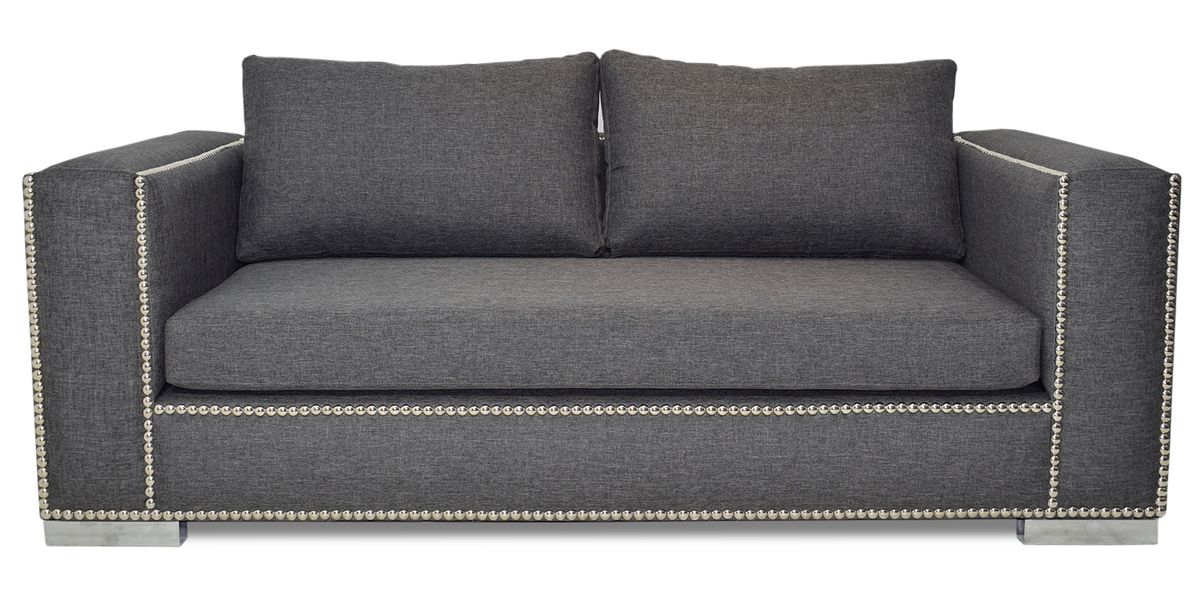 Se llevó una sorpresa. Compró un sillón barato y descubrió que lo usaban para prácticas sexuales.