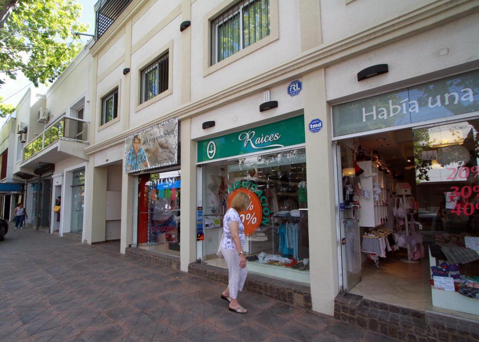 Según la Cámara Argentina de Comercio, el 35% de los comercios que tienen empleados evalúa realizar despidos en los próximos meses.&nbsp;