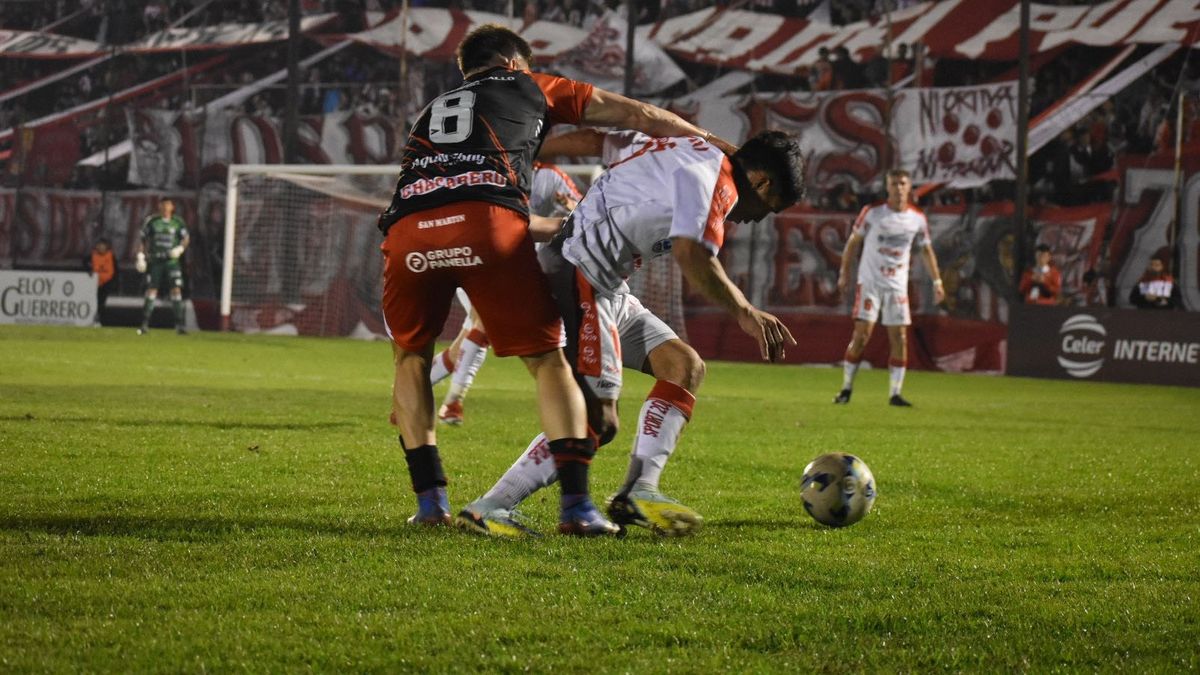 Atletico SAn Martín y Huracán Las Heras se enfrentarán en el Este.