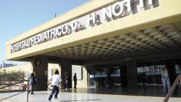 Le cayó un portón a una nena de 3 años y terminó internada en el Notti