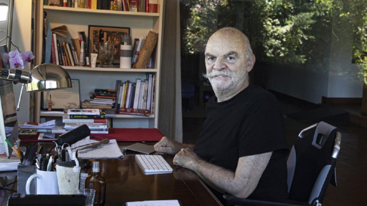 El escritor Martín Caparrós sufre Esclerosis Lateral Amiotrófica y afirmó que ya empezó a sentir los síntomas El escritor Martín Caparrós sufre Esclerosis Lateral Amiotrófica y afirmó que ya empezó a sentir los síntomas