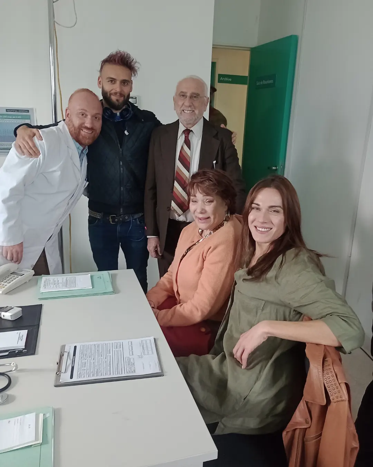 El actor en un descanso del rodaje de "Las flores de Julia" que se realizó en Mendoza. Trabajó junto a Betiana Blum y Mariana Genesio. El actor en un descanso del rodaje de "Las flores de Julia" que se realizó en Mendoza. Trabajó junto a Betiana Blum y Mariana Genesio.