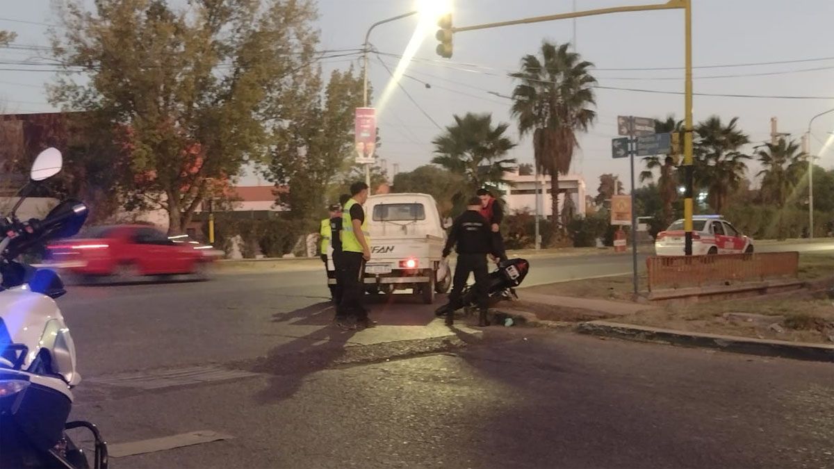 Aquí se aprecia cómo quedó el rodado tras el accidente de moto que significó la amputación de la pierna de un joven de 18 años.