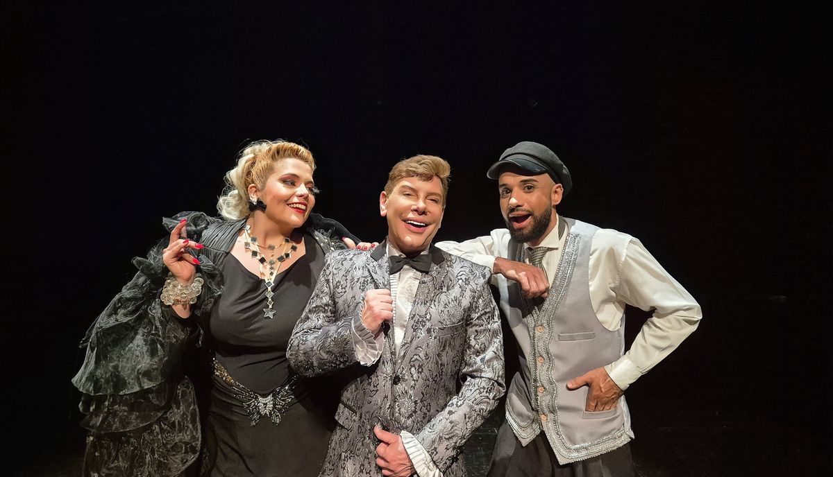 Paya Martin y Jonathan Acosta estelarizan esta comedia musical junto a Gabriel Canci. Paya Martin y Jonathan Acosta estelarizan esta comedia musical junto a Gabriel Canci.