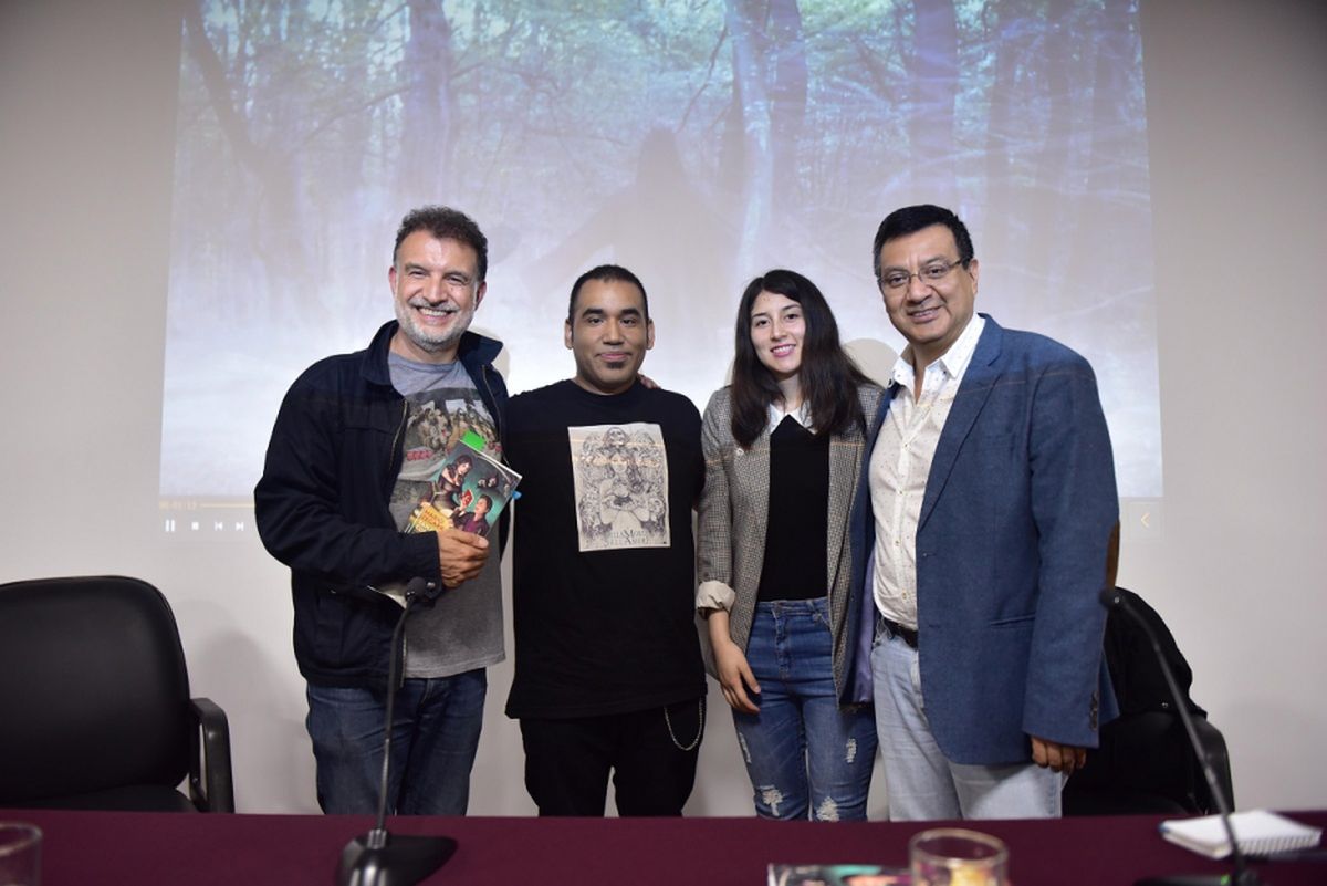 Zegarra en la presentación de otro de sus libros. Zegarra en la presentación de otro de sus libros.