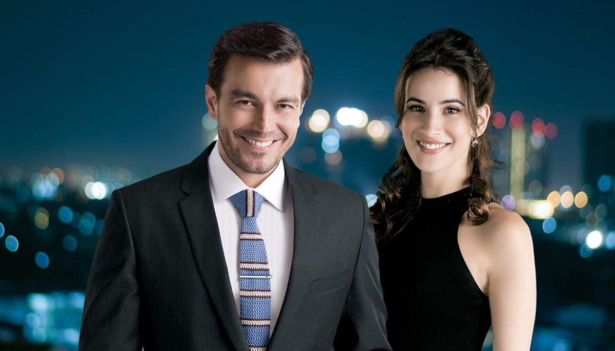 La telenovela combina drama, romance y comedia.