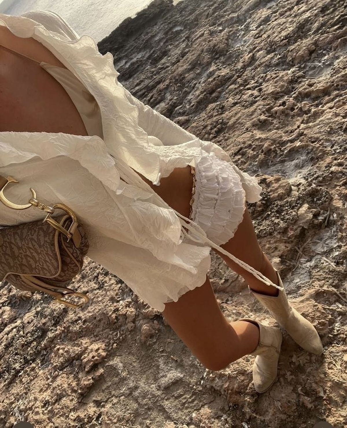 Las prendas con volados van perfectas con botas. Las prendas con volados van perfectas con botas.