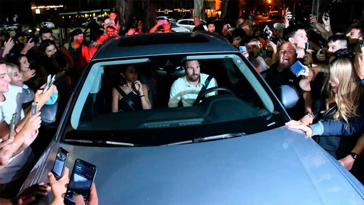 Lionel Messi, junto a su familia, asistió al cumpleaños de 15 de su sobrina Mora. (Foto gentileza Juan José García).