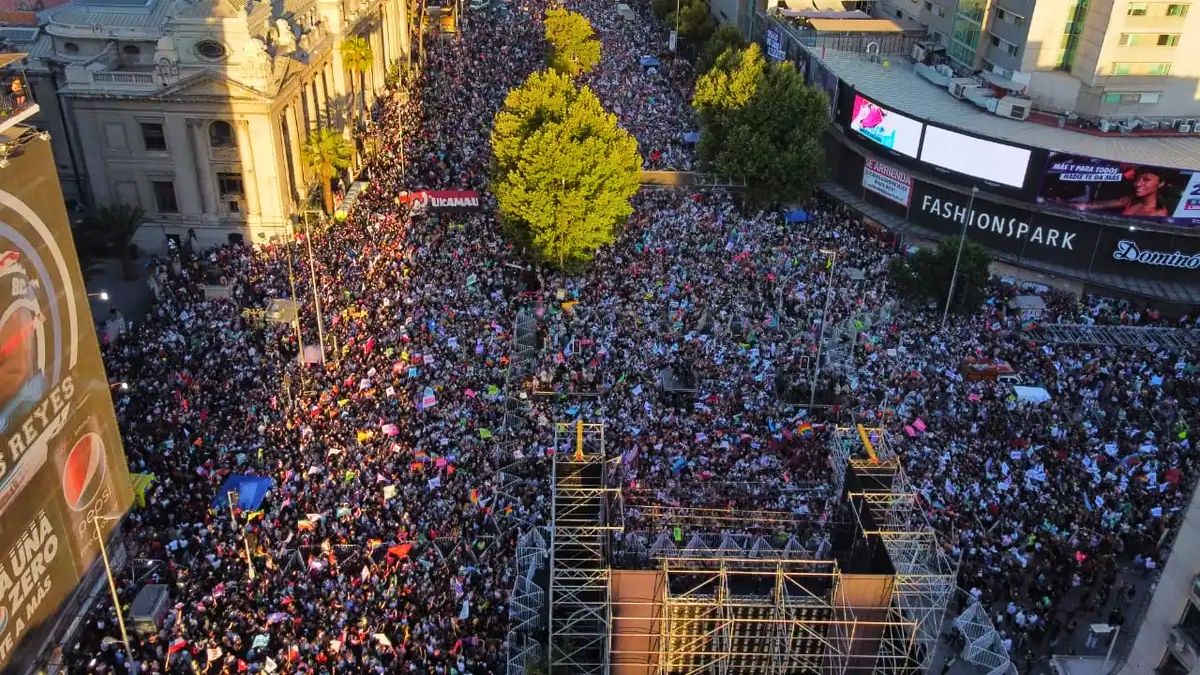 El festival trajo una multitud de personas en su primera edición en Chile.