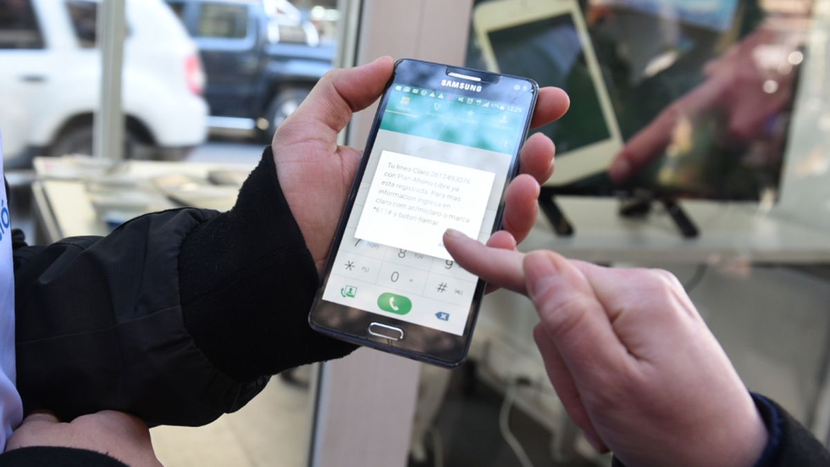 El grooming o ciberacoso se realiza mediante las redes sociales y las víctimas son menores engañados.