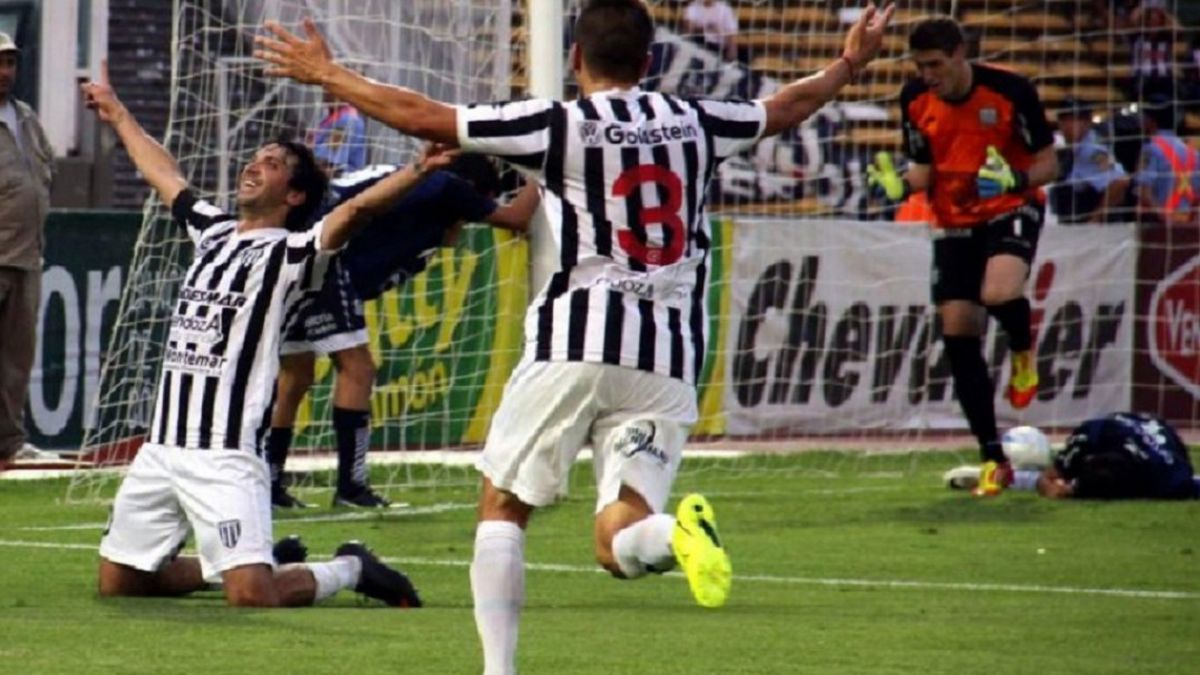 En el 2014 el Mago marcó el gol en el triufazo ante Talleres en el Mario Kempes, de Córdoba que le dio el primer ascenso a la Primera Nacional. En el 2014 el Mago marcó el gol en el triufazo ante Talleres en el Mario Kempes, de Córdoba que le dio el primer ascenso a la Primera Nacional.