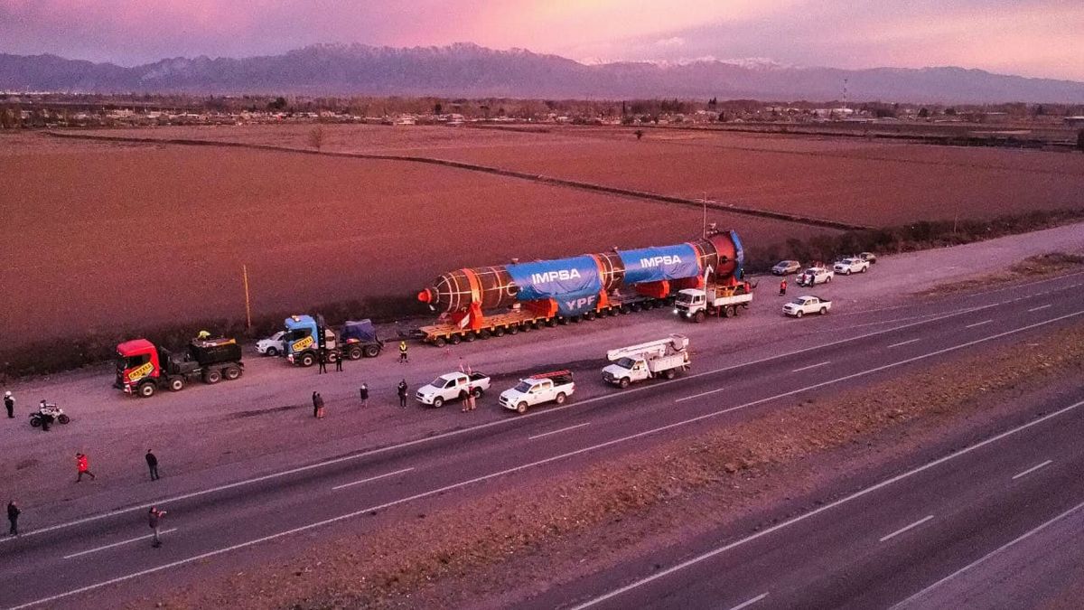 Mucho movimiento en Luján hasta la refinería donde el megaoperativo sigue todo lo planeado. Mucho movimiento en Luján hasta la refinería donde el megaoperativo sigue todo lo planeado.