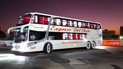 La mujer que perdió la vida, viabaja a bordo de un micro de la empresa Expreso del Oeste, junto a su esposo.