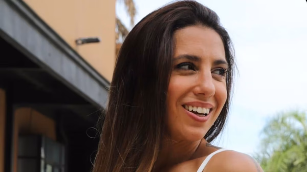 Cinthia Fernández confirma que es la reina del print pitón en clave hilo dentla ultra XS y neón