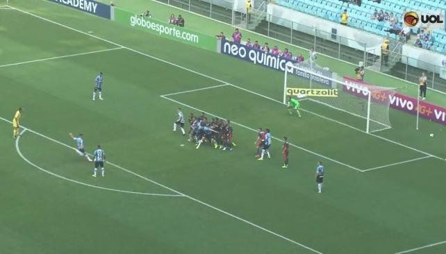 ¡Edilson le pegó con un fierro!