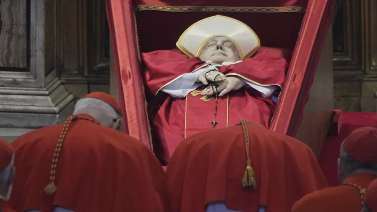 Quedó cerrado el ataúd de Francisco: una cruz