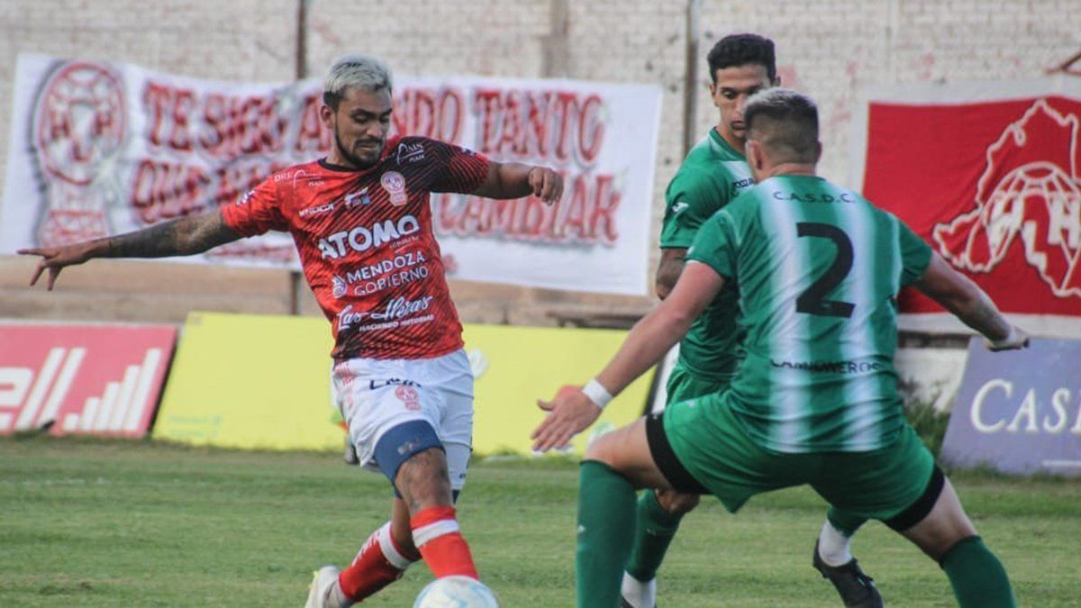 El delantero Lucas Agüero sintió felicidad por el triunfo del Globo.
