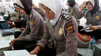 Denunciaron al gobierno de Indonesia por realizar pruebas de virginidad a los aspirantes a policía