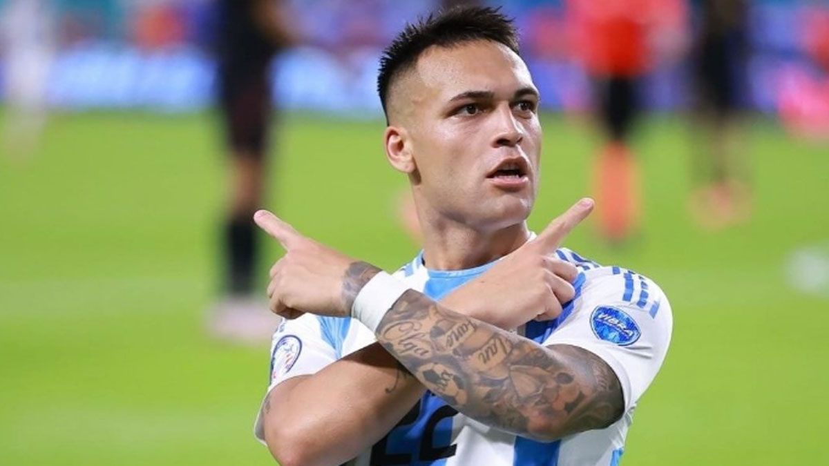 Lautaro Martínez y Dibu Martínez comparten la lista de nominados al Balón de Oro.