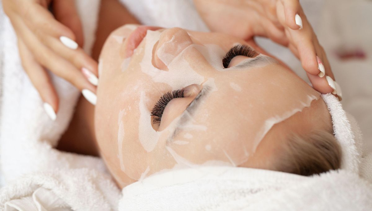 La mascarilla de tela debe aplicarse sobre la piel limpia, nunca sucia. La mascarilla de tela debe aplicarse sobre la piel limpia, nunca sucia. 