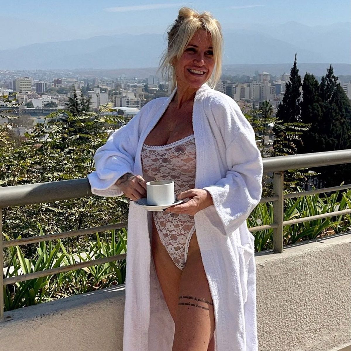 Del Olivos Gate a Salta: Florencia Pe&ntilde;a, sin filtro y con transparencias en el balc&oacute;n