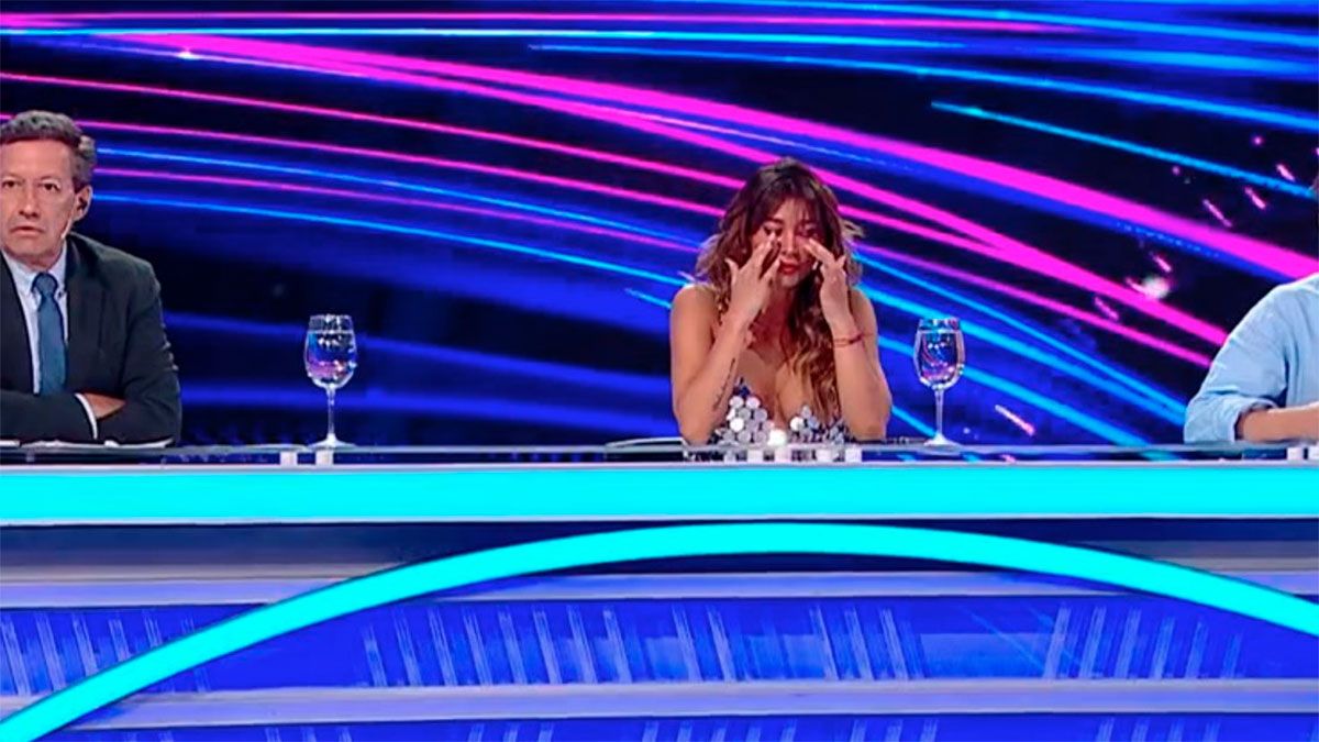 Las cámaras enfocaron a Sol Pérez secándose las lágrimas.