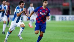 Barcelona descendió al Espanyol y sigue de cerca al Real