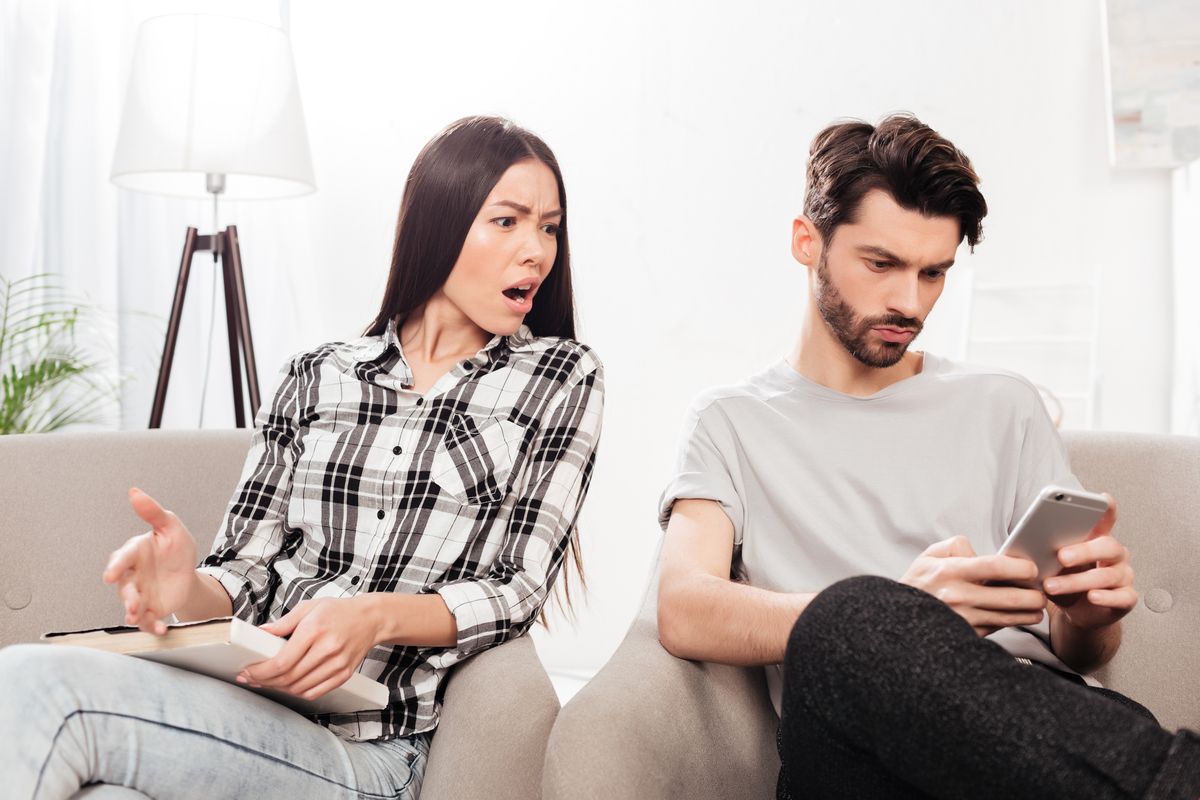 La tecnología genera problemas de relación de pareja. 