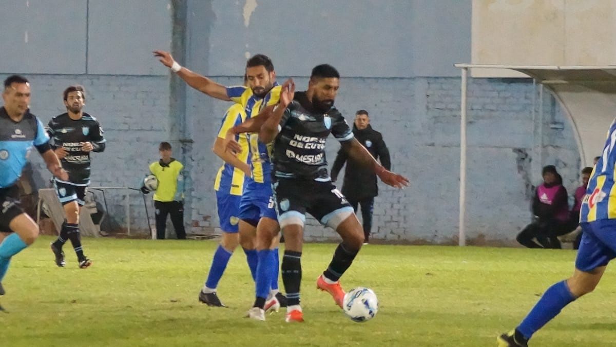 El Celeste no pudo ante Juventud Unida y cayó derrotado.