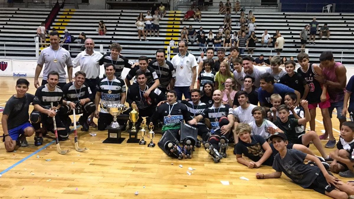 Esste es el equipo de Banco Mendoza, campeón del Vendimia de hockey sobre patines 2022.