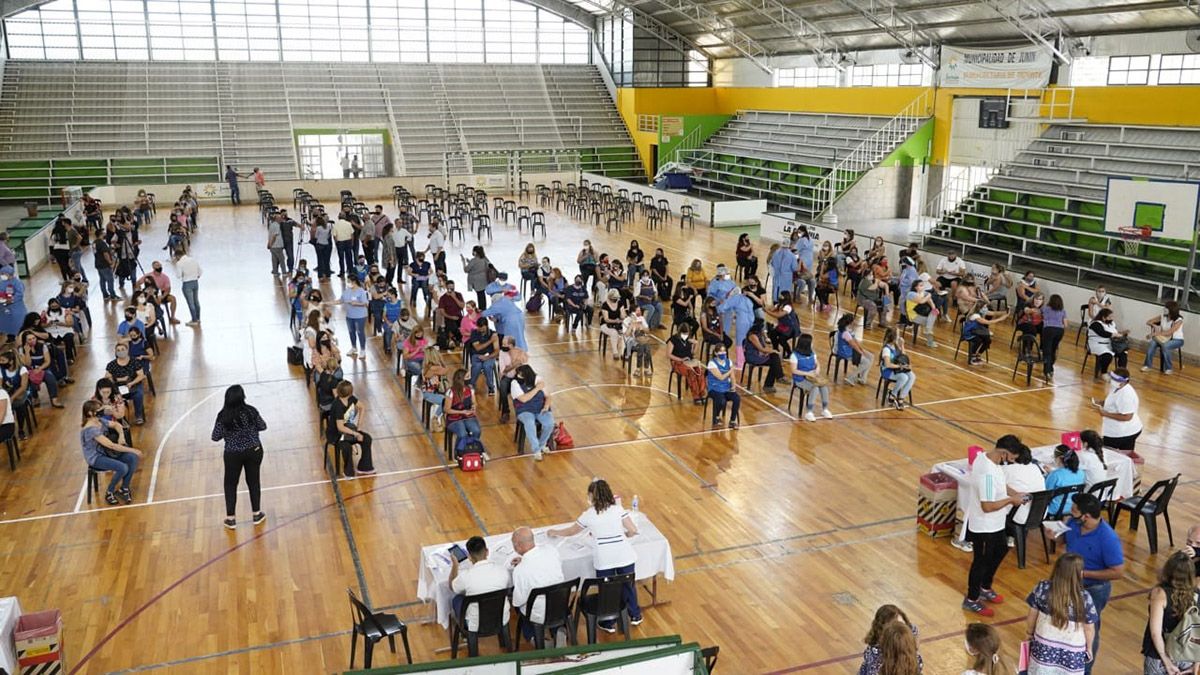 En el Este vacunaron a directivos y docentes de Nivel Inicial y esperan seguir con el resto