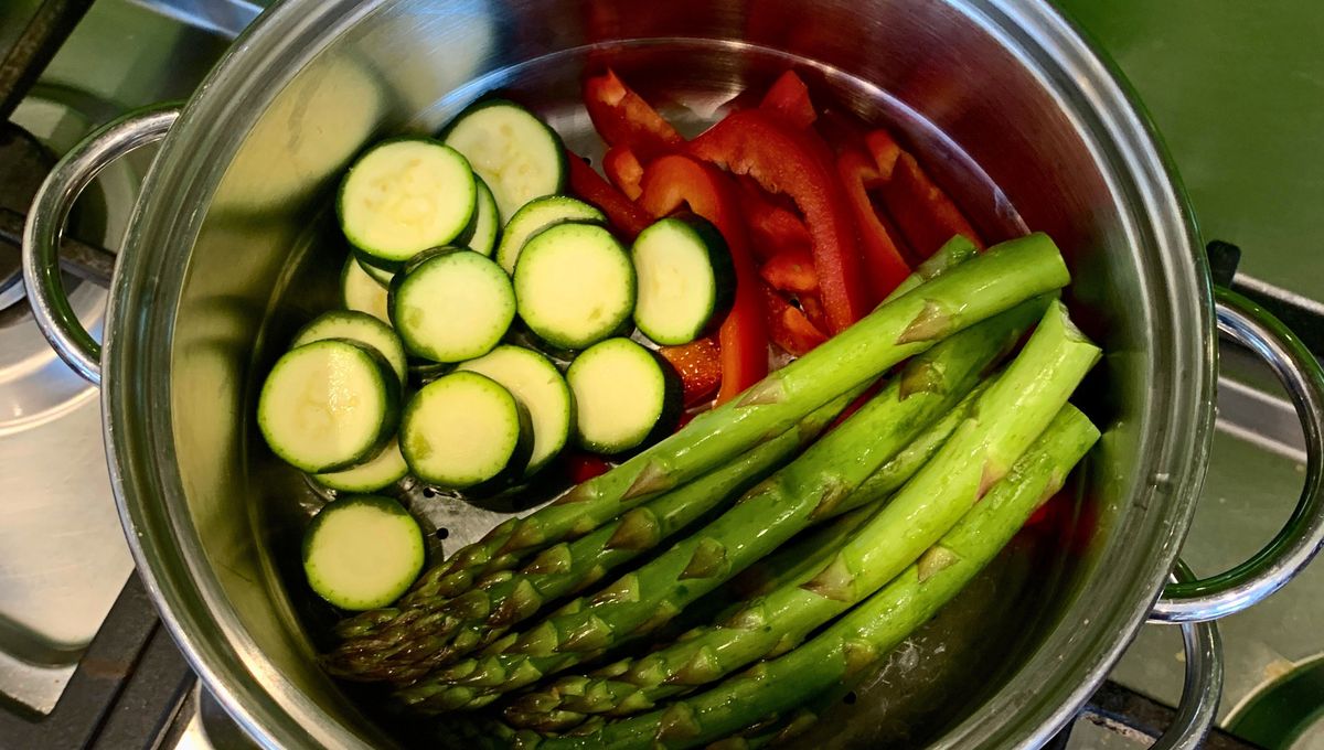 Con un chorrito de vinagre se puede mejorar el sabor y la textura de las verduras. Con un chorrito de vinagre se puede mejorar el sabor y la textura de las verduras. 