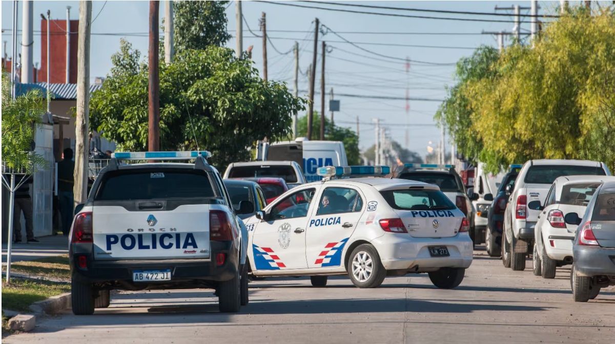 Alta tóxica: encontró el auto de su novio en la casa de la ex y se lo estrelló contra la pared Alta tóxica: encontró el auto de su novio en la casa de la ex y se lo estrelló contra la pared