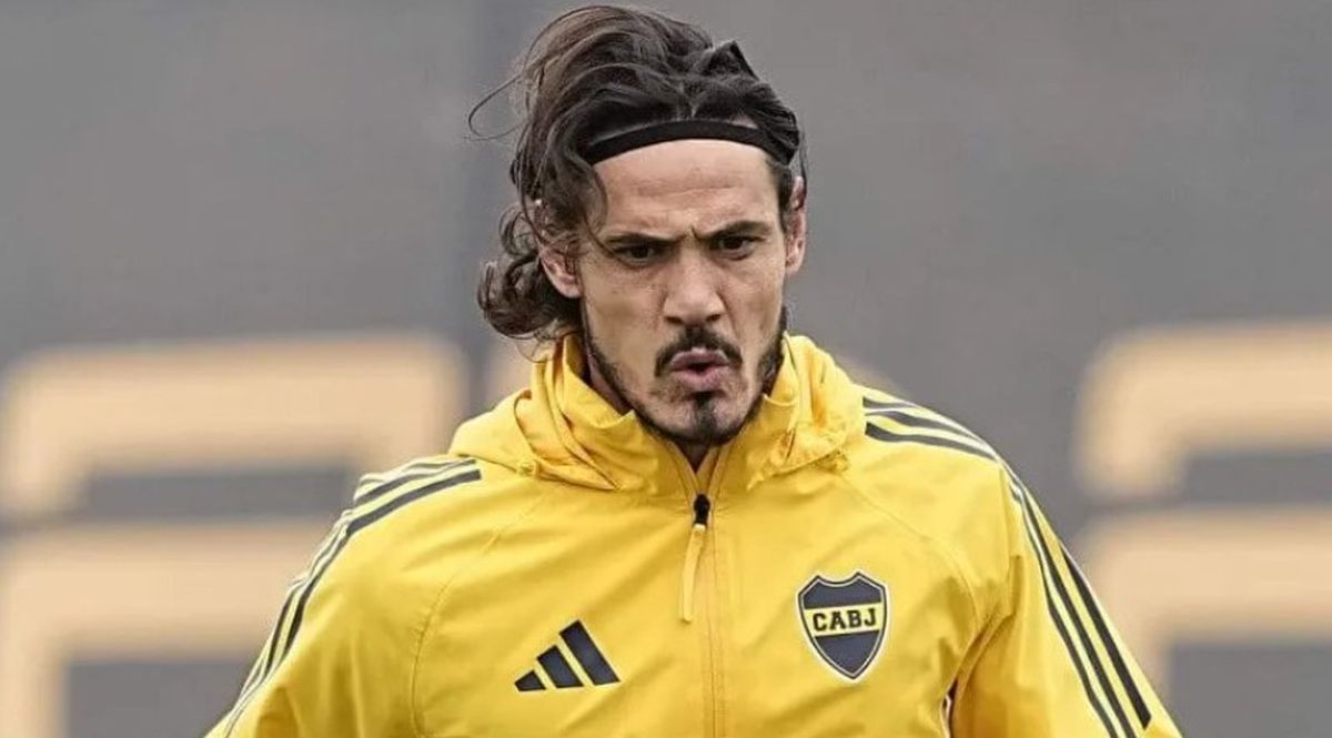 Cavani sigue sin poder jugar y su futuro en Boca es incierto.