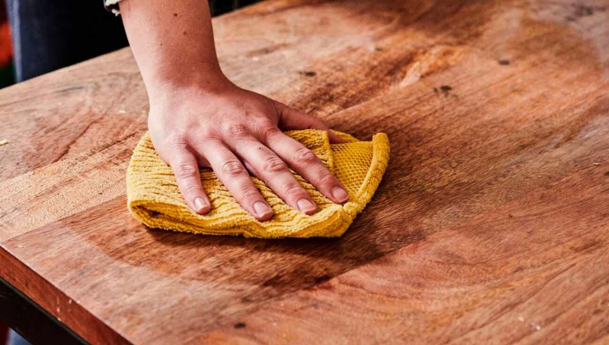 Cómo usar jabón liquido para que los muebles de madera como nueva