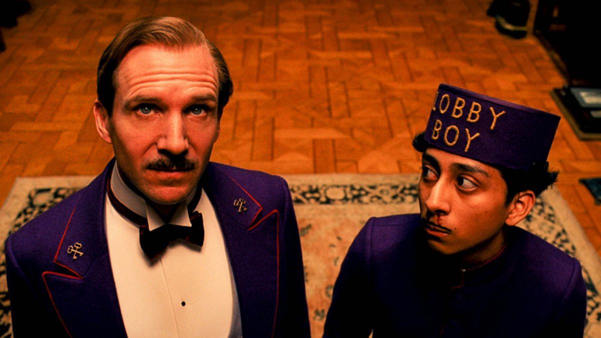 Una genialidad. Es la impresionante película con Ralph Fiennes, El gran hotel de Budapest. Una genialidad. Es la impresionante película con Ralph Fiennes, El gran hotel de Budapest.