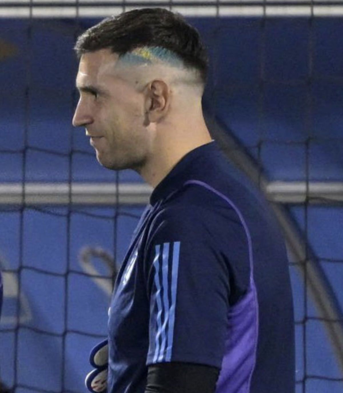 El look del Dibu Martínez fue furor antes del cruce entre la Selección Argentina y Australia
