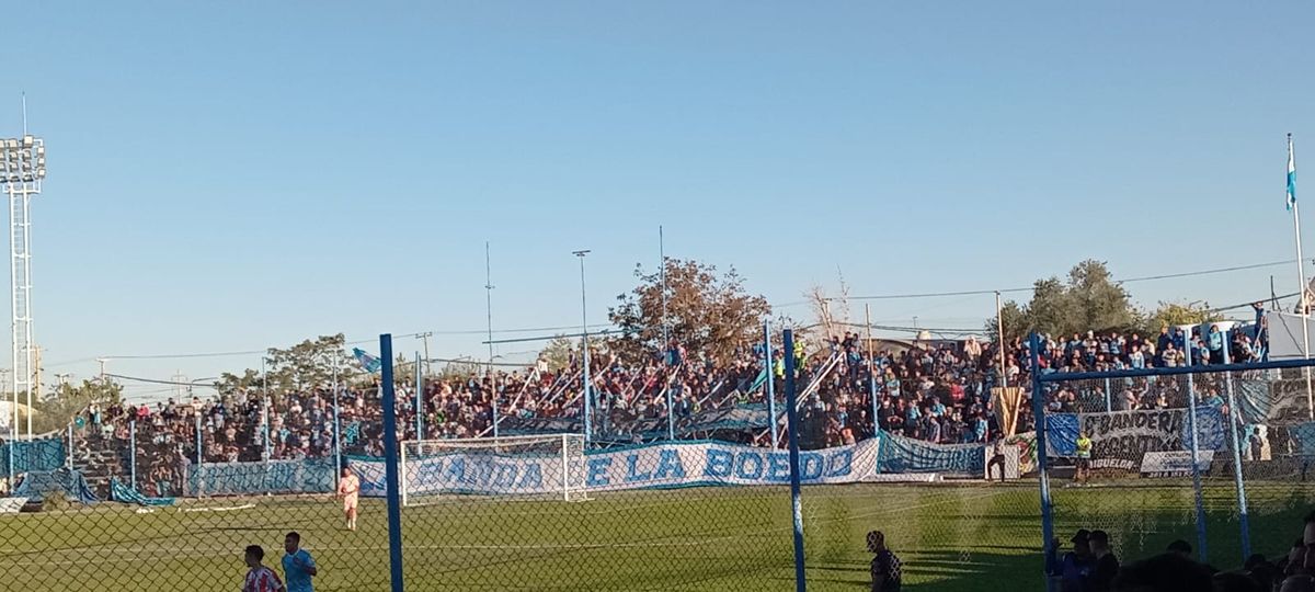 Los hinchas de Gutiérrez dijeron presente en el Anselmo Zingaretti. Los hinchas de Gutiérrez dijeron presente en el Anselmo Zingaretti.