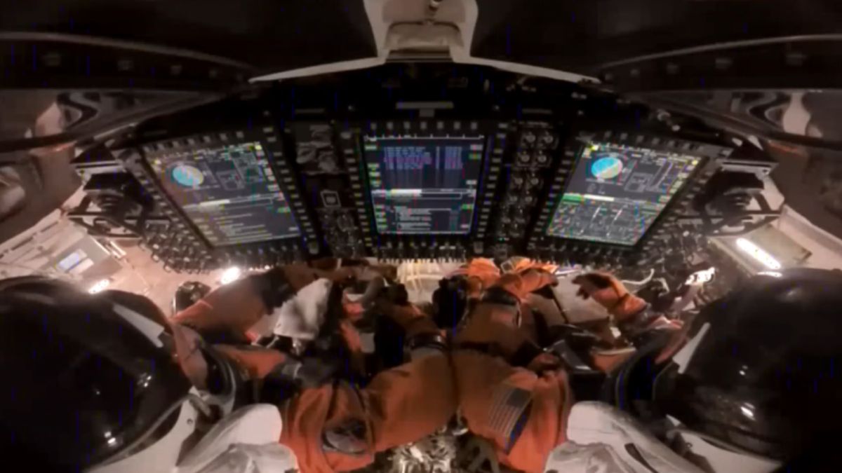 Imagen desde el interior de la cápsula con el momento en el que los tripulantes son reintroducidos al planeta. Imagen desde el interior de la cápsula con el momento en el que los tripulantes son reintroducidos al planeta.