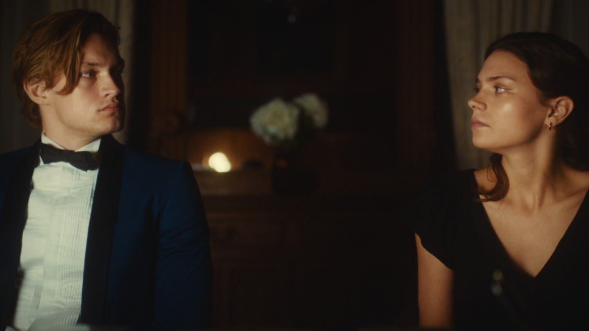 La serie sigue la historia de amor de Ruby Bell y James Beaufort. Imagen: Prime Video. La serie sigue la historia de amor de Ruby Bell y James Beaufort. Imagen: Prime Video.