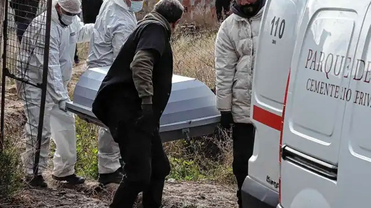 Quién es el hombre que fue encontrado enterrado a 1 metro de profundidad y con 9 disparos en la cabeza