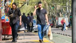 Algunos mendocinos salieron a comprarse algo, lo que sea para que sus pesos no se licuen.&nbsp;