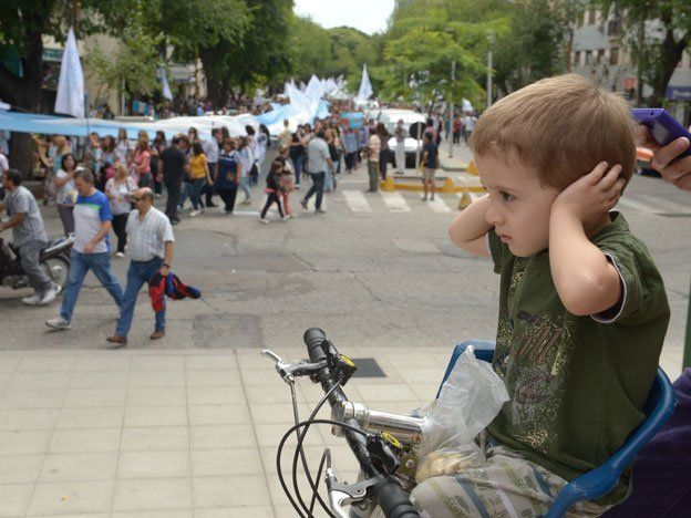 En Mendoza crece el conflicto con los docentes y más de 350 mil alumnos siguen sin clases
