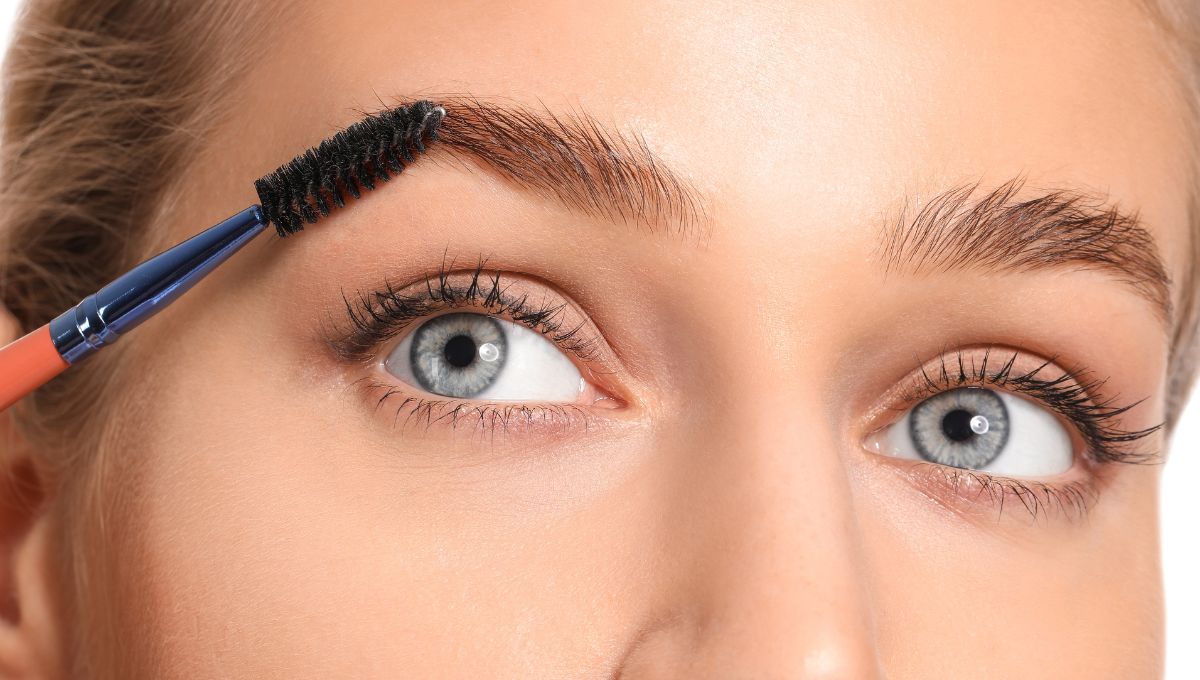 Peinar las cejas es un punto clave del maquillaje Soft Glam. Peinar las cejas es un punto clave del maquillaje Soft Glam. 