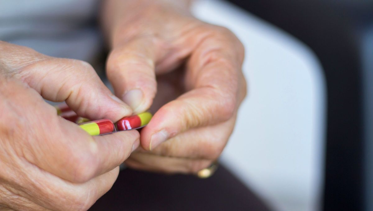 Algunos antibióticos no deberían mezclarse con nada de alcohol. Algunos antibióticos no deberían mezclarse con nada de alcohol.