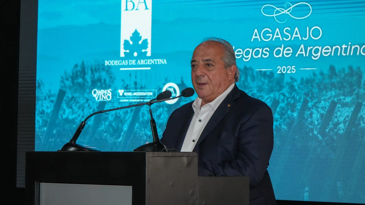 El anfitrión y presidente de Bodegas de Argentina, Walter Bressia, en uno de los momentos en que pidió silencio para ser escuchado El anfitrión y presidente de Bodegas de Argentina, Walter Bressia, en uno de los momentos en que pidió silencio para ser escuchado